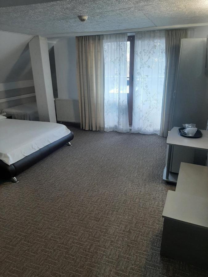 Hotel Casa Anemyra à Săcele Extérieur photo