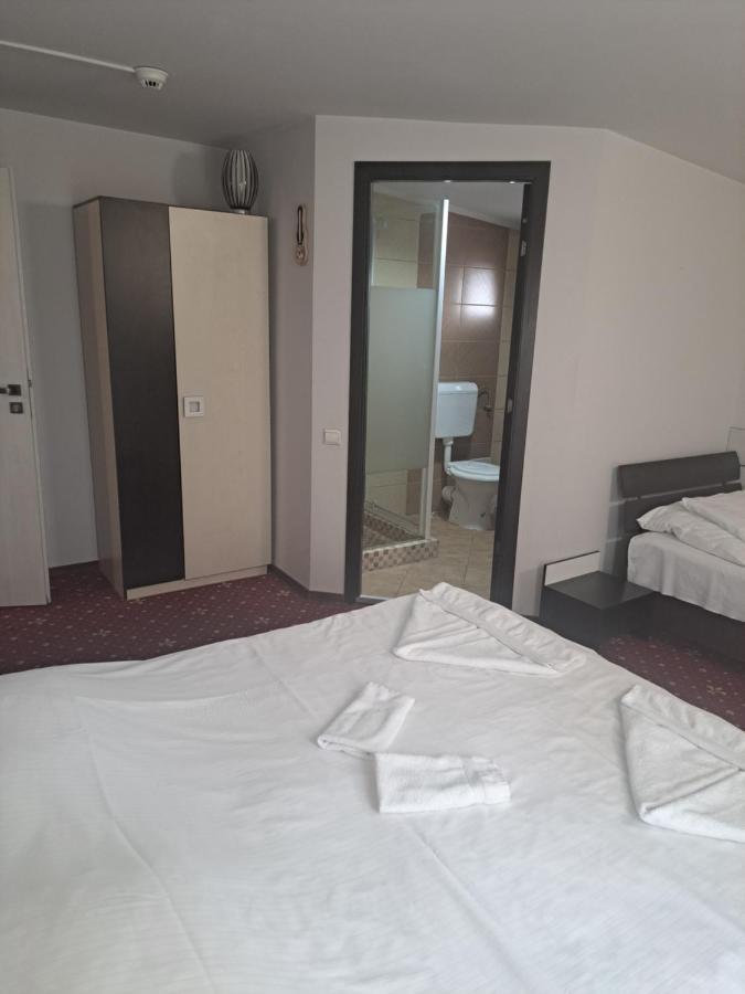 Hotel Casa Anemyra à Săcele Extérieur photo