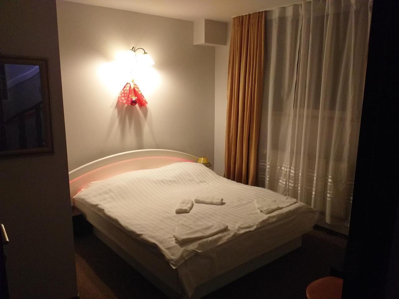 Hotel Casa Anemyra à Săcele Extérieur photo