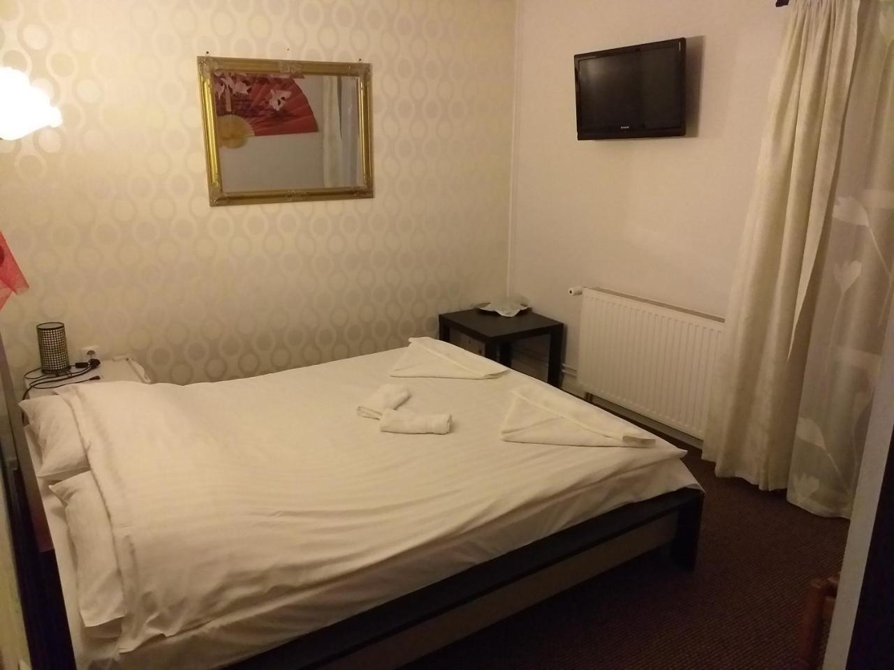 Hotel Casa Anemyra à Săcele Extérieur photo